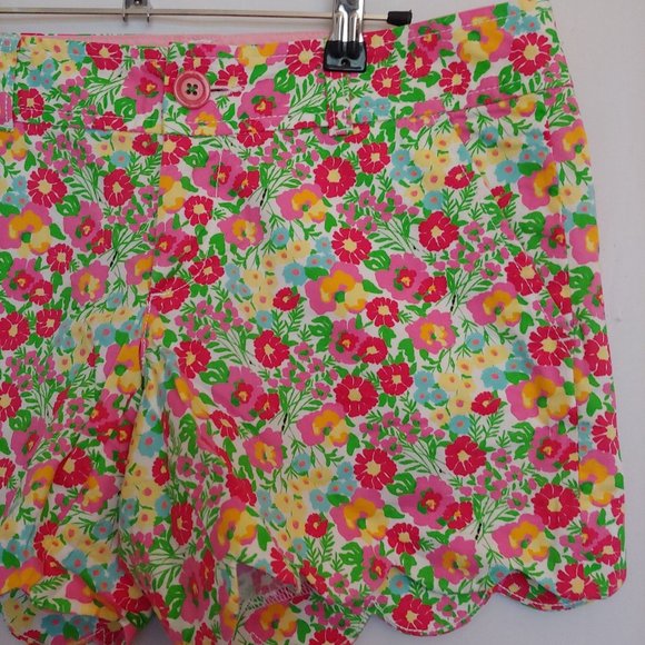 Lilly Pulitzer daisy floral scalloped hem shorts size 2 - Picture 3 of 10